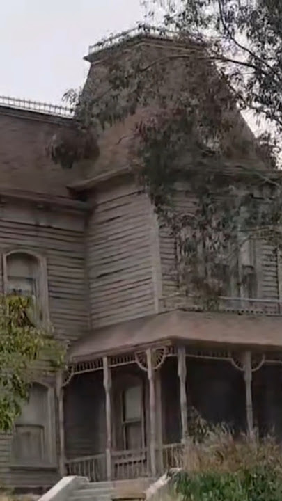 Bates Motel #shorts Psycho reenacted at Univeral Studios Hollywood Backlot studio tour