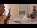 Les maitres de la guitare Gipsy Canut Reyes et Mario Regis dans un moment de partage familial