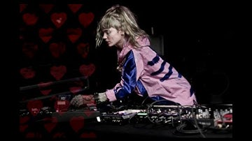 Bring Me The Horizon - nihilist blues ft. Grimes Lyrics (sub. español)