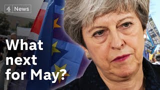 Brexit deadlock: May holds talks at Chequers amid coup speculation