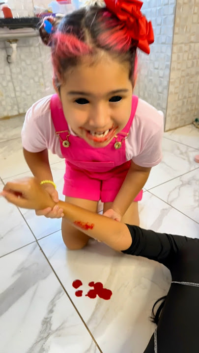 ELA VIROU VAMPIRA E MORDEU SUA MÃE 😱😱#shorts #funny