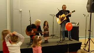 Leah Mi Singing Lille Katt