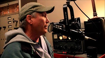 Eric KK4TVR tries out the Bauer 707 AM transmitter...