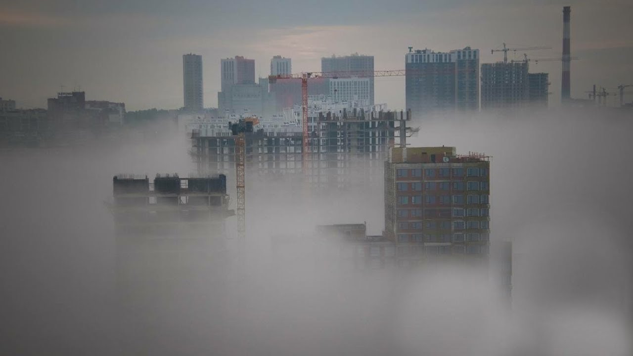 Непроглядный туман окутал Уфу. Многоэтажные дома стали невидимыми