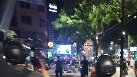 Uživo: Policija bije narod - napeta vidovdanska noć Dejan na blokadama