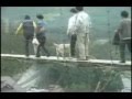 谷瀬の吊り橋 - YouTube.flv