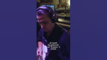 Jiri speelt gitaarsolo 