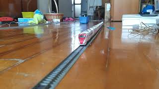TEMU2000普悠瑪號   台鐵130th彩繪列車   過平交道！     怪獸也想當火車迷！！