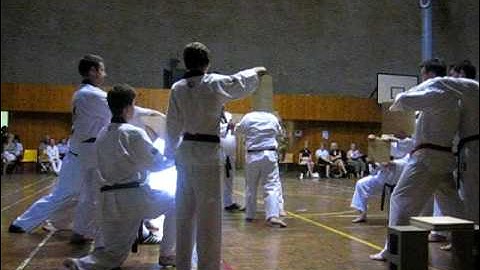 Grahame Baker 4th dan black belt grading - board breaking