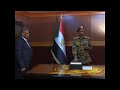 زعيم الانقلاب في السودان يؤدي اليمين والشارع إلى مزيد من الاحتقان 