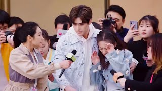 [Full Version] Romance exposed! idol protects his beloved girl in front of reporters💗Love Movie