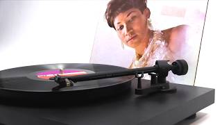 Aretha Franklin - Respect (Official Vinyl Video) chords