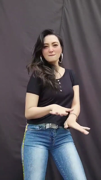 udah cantik.pinter goyang lagi @della puspita #shorts