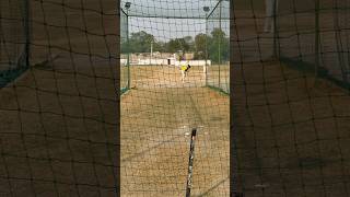 Middle-stump line, late movement… this is how you bowl a proper outswinger.
