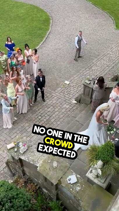 Download lagu This bouquet toss took an unexpected turn 😲