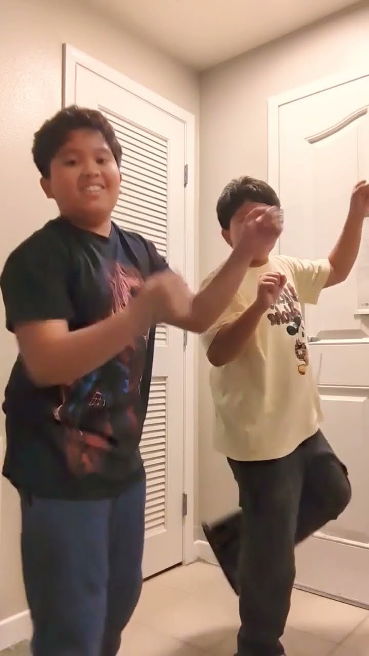 THIS TING ROCKS! Dc KJ(on tt)@realstepzz #dance #twindance #foryou #dancemoves #shortsdance #shorts