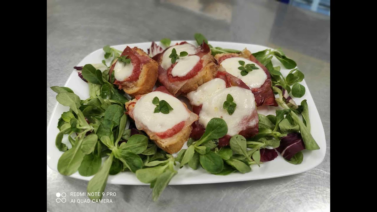 CROSTINI PROSCIUTTO CRUDO MOZZARELLA E POMODORO YouTube