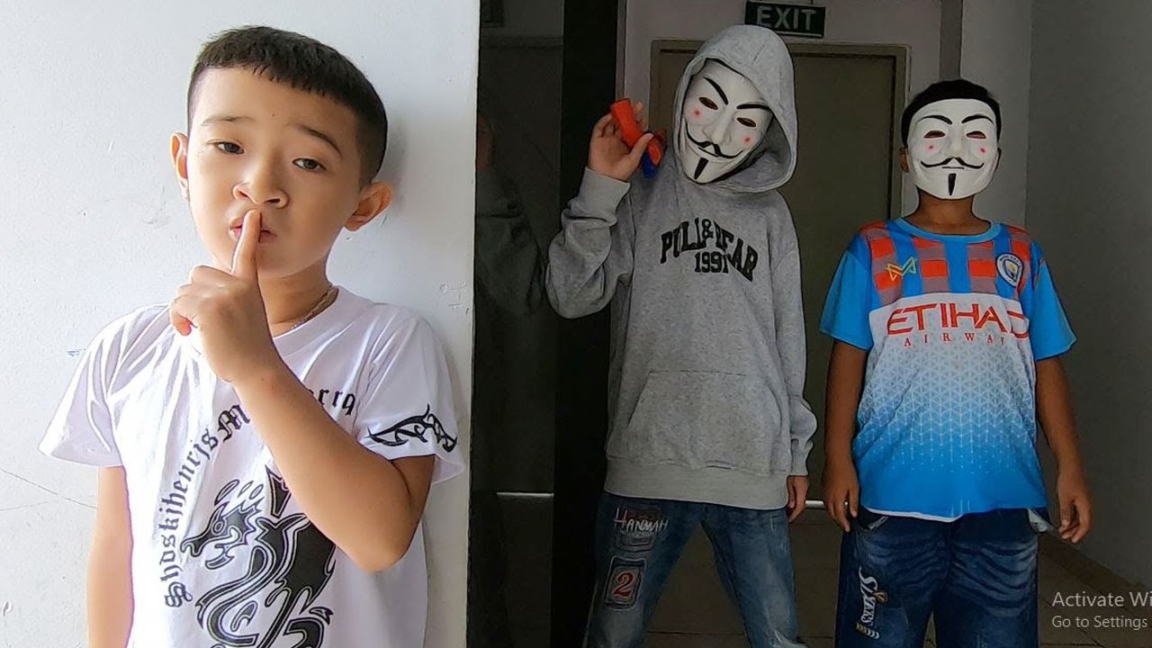 Trò Chơi Bé Đóng Giả Hacker Vào Nhà Trộm Máy Tính Của Cậu Bé Thông Minh! Thầy Thái Vlog