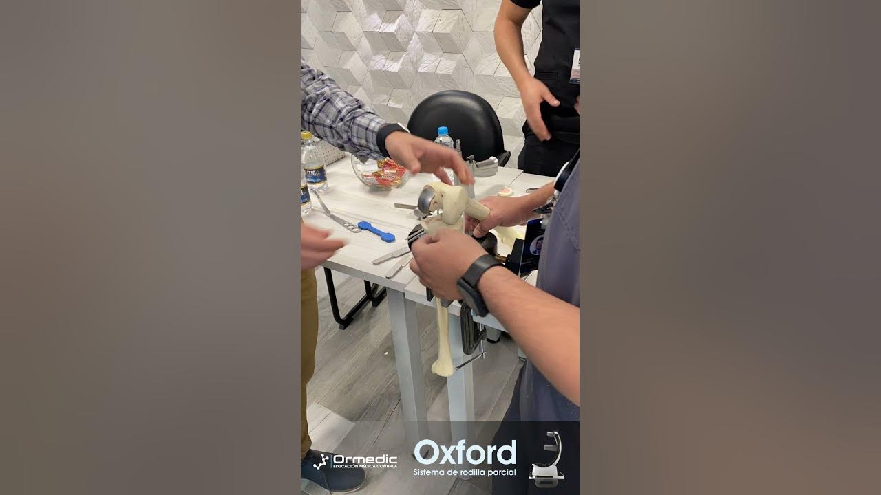 OXFORD sistema de rodilla parcial Zimmer Biomet YouTube