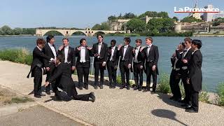 La chorale de Yale chante en Avignon