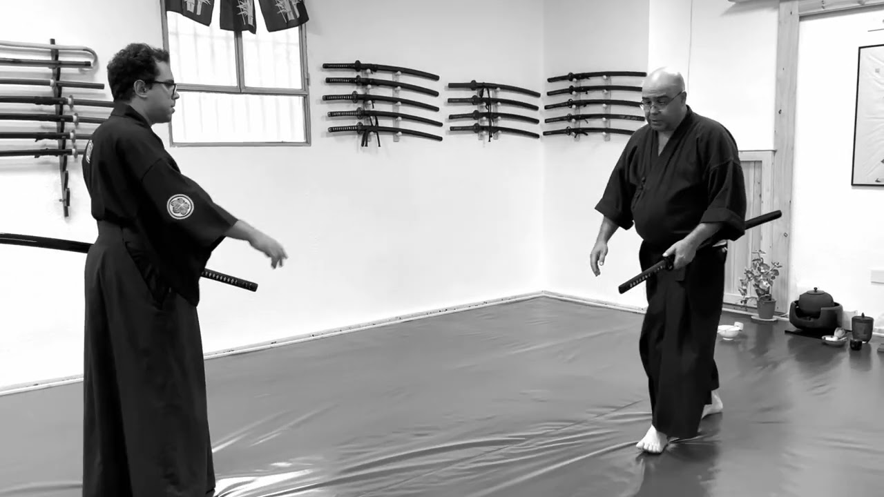 Ogawa Ryu - 位置体 合わせ Ichi-tai awase 居 捕 り Idori Explanation for beginners - Shidoshi Jordan Augusto
