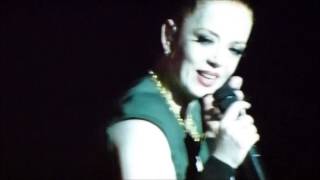 Shirley Manson gets sea sick / se marea por viaje en barco 17/10/12