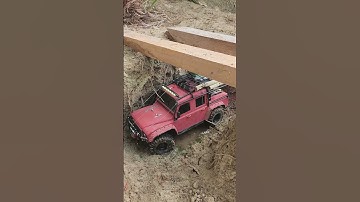 Land Rover Defender backyard "gunshot" entry and exit 1/10. Vaterra Ascender