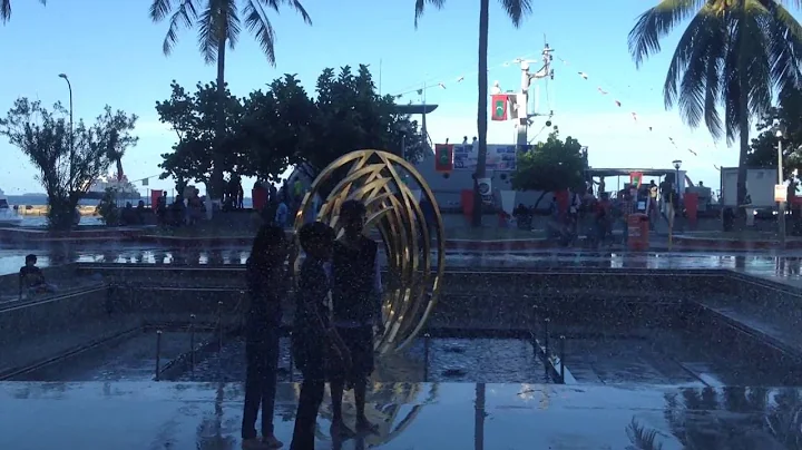 My firs video-Splashing in the fountain!!