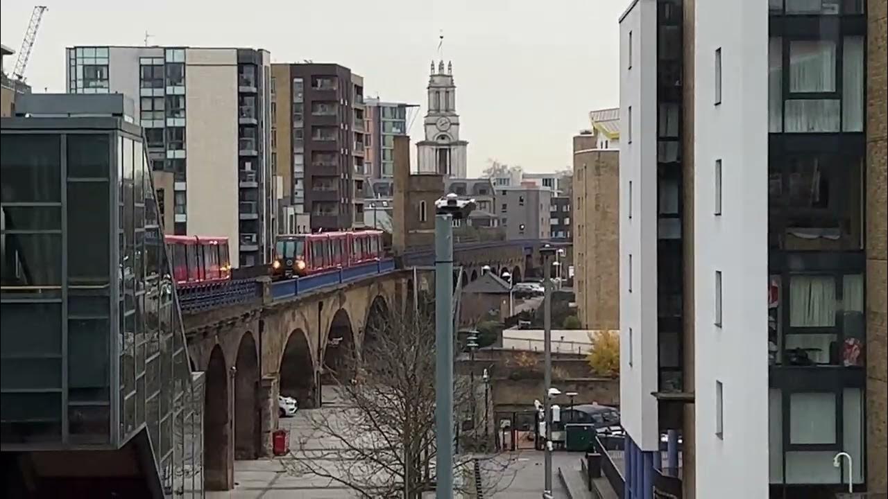 АНГЛИЯ ПОЕЗДА МЕТРО БЕЗ МАШИНИСТОВ ДЕЛОВОЙ ЦЕНТР КАНАРИ ВАРФ КАНАЛЫ ...