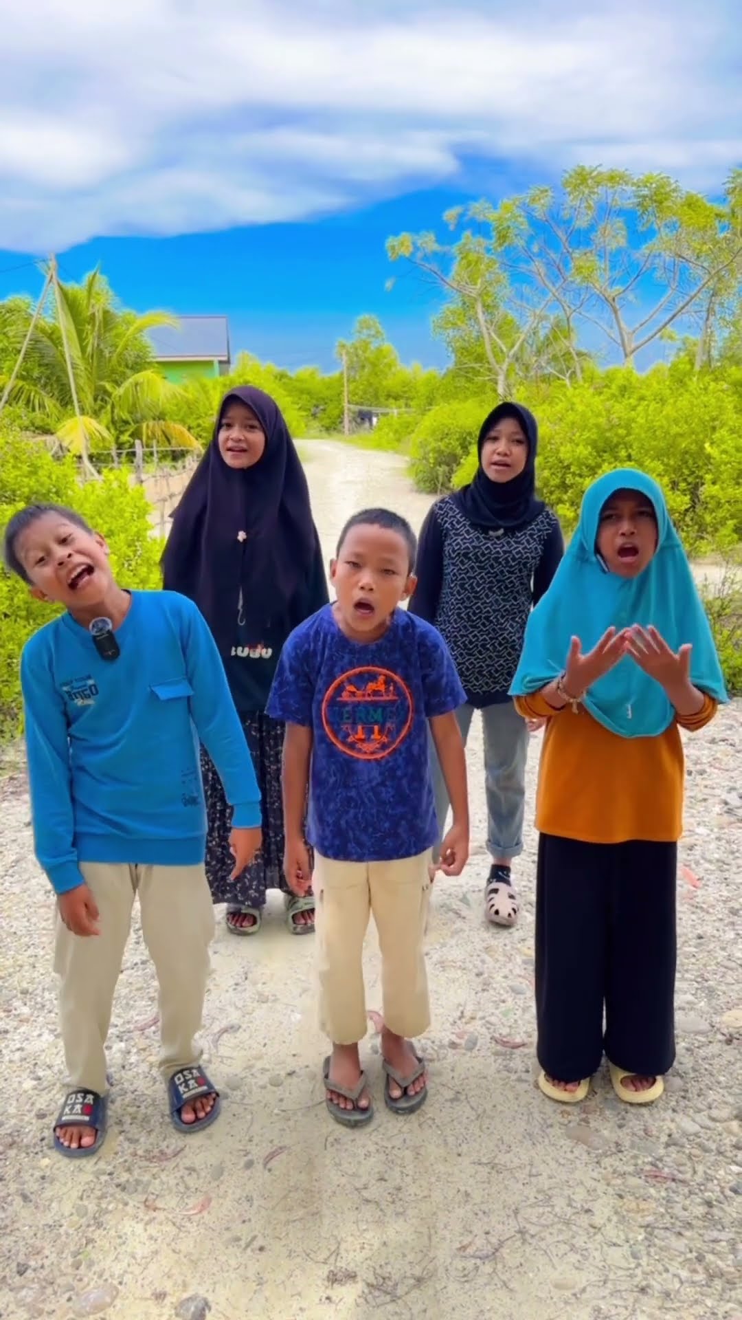 Menurut kalian siapa ni ?? ??