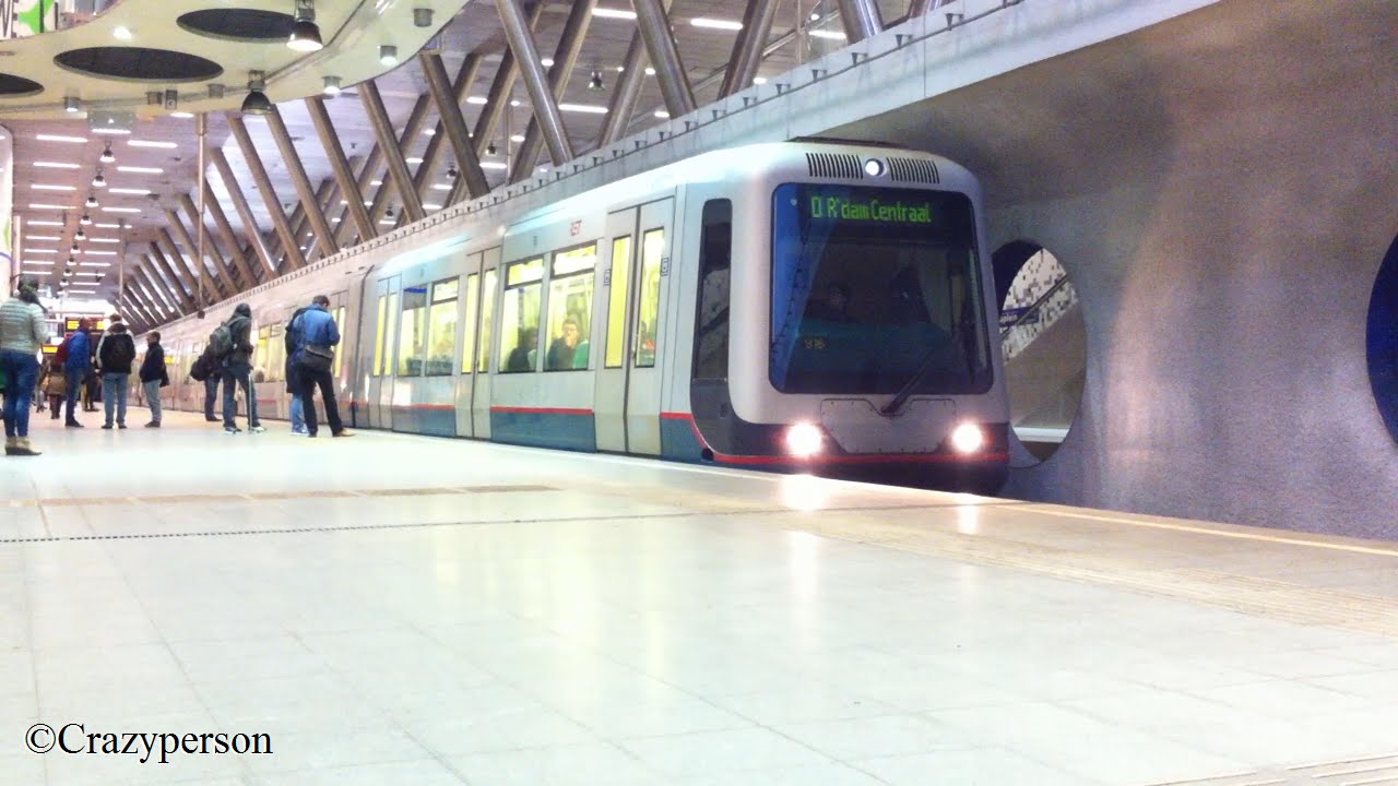 RET Metro 5300 op station Wilhelminaplein op lijn D naar Rotterdam Centraal