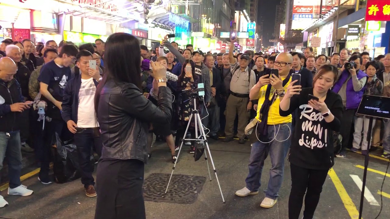 讓一切隨風「認真演繹，很好聽的女聲演繹」(2017-12-23)香港街頭藝人及唱作音樂人彭梓嘉老師