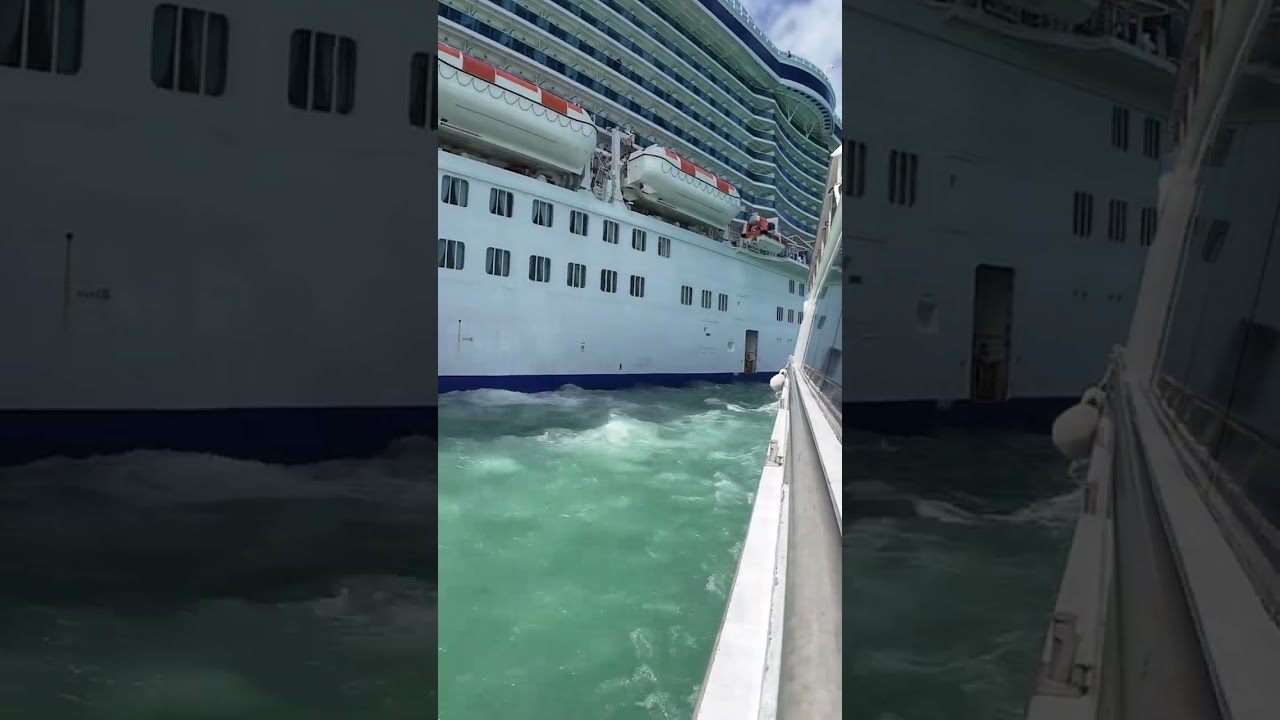 2 Minute Berthing in 19 Seconds 👀 Ferry Meets Discovery Princess, Whitsundays