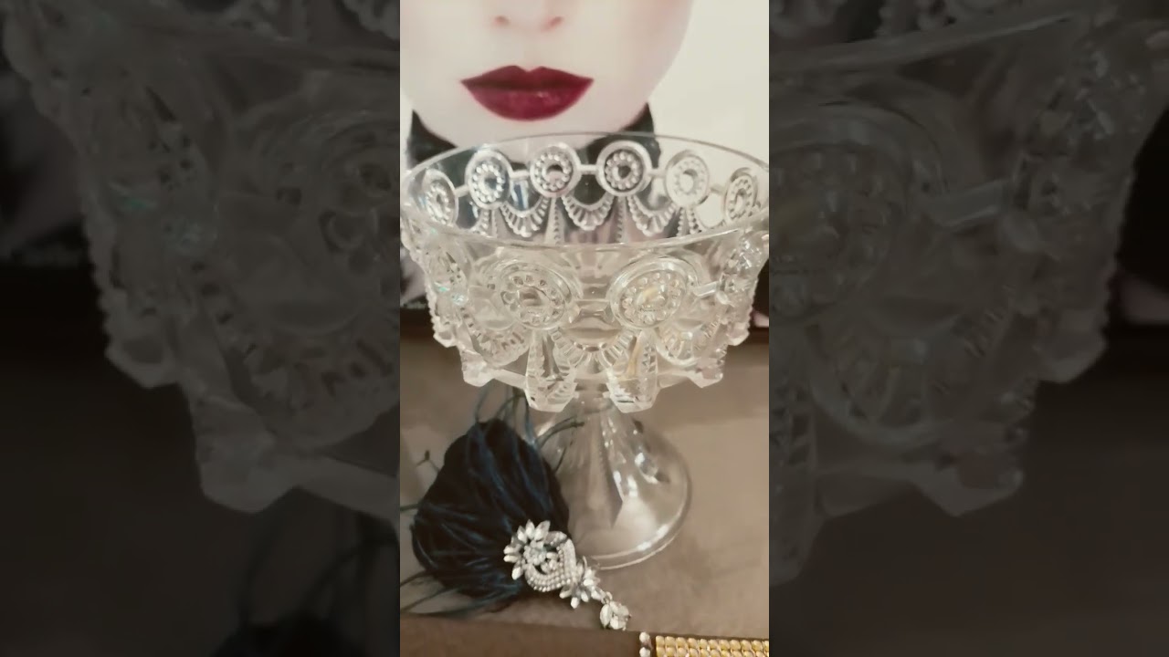 ✨️ VTG CLEAR GLASS ( MOON & STARS PATTERN ) COMPOTE DISH