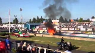 Man burns to Death in race car. Resimi