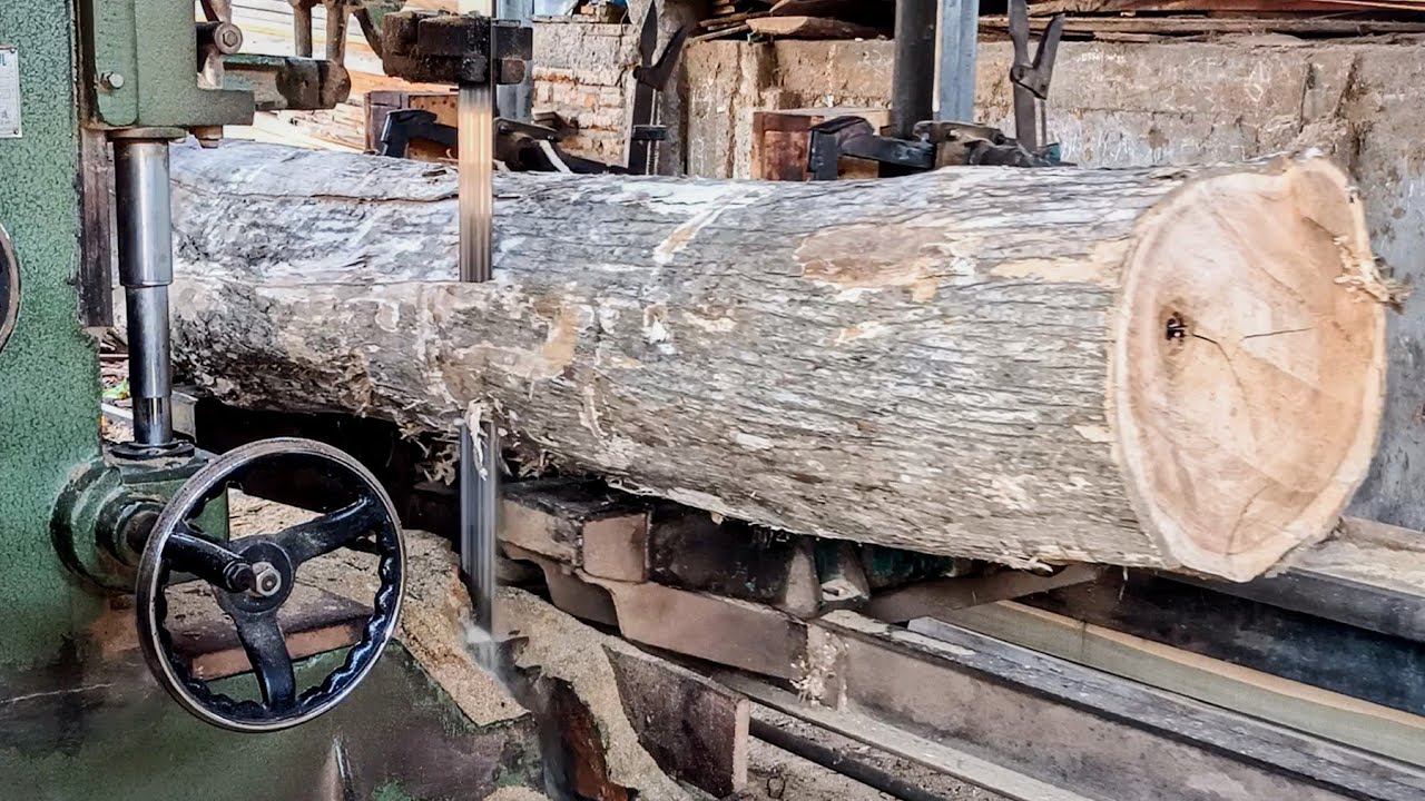 Expertise in sawing teak wood for furniture materials - YouTube