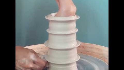 Advanced pottery throwing demo