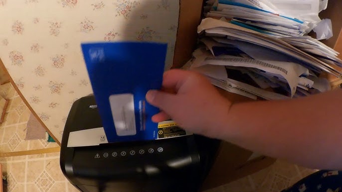 Basics 12 Sheet Cross Cut Paper and Credit Card Shredder 