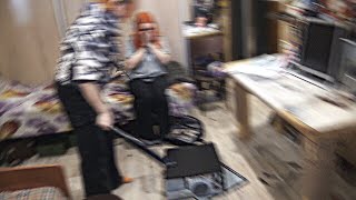 картинка: МАТЬ РАЗБИЛА БИТОЙ КОМПЬЮТЕР С КЛАВИАТУРОЙ ДОЧЕРИ В РЕАЛЬНОЙ ЖИЗНИ ИЗ-ЗА МАЙНКРАФТ!