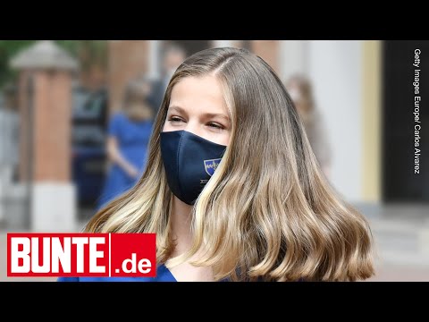 Video: Königin Letizia Im Preiswerten Blauen Kleid