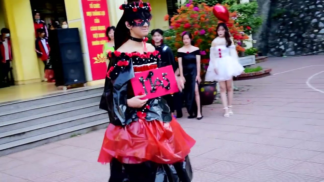 Trình diễn trang phục Halloween, Happy Haloween