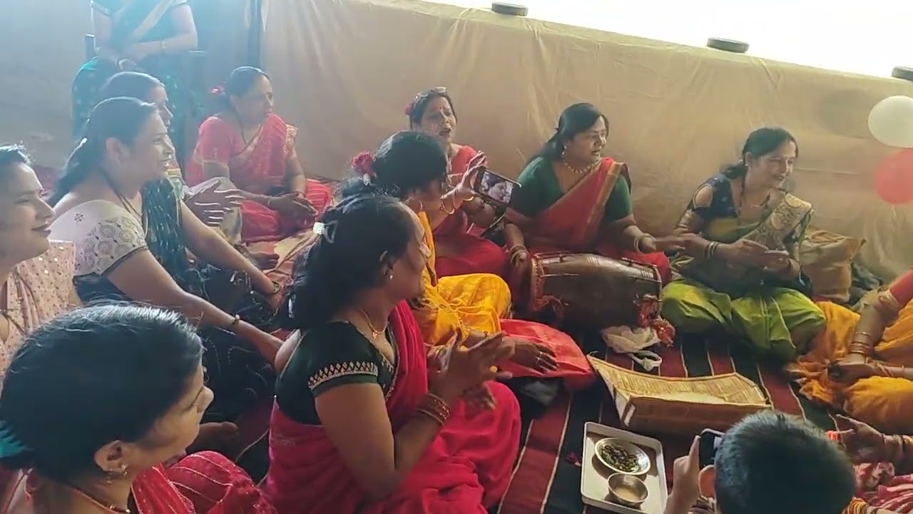 क्या धमाकेदार सोहर है आप लोग जरूर सुनना पूरा कमेंट जरुर करके बताना कैसा लगा 🙏🏻