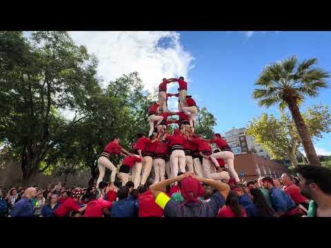 Castellers de Barcelona: 4 de 9 amb folre carregat - Festa Major del Clot 2025