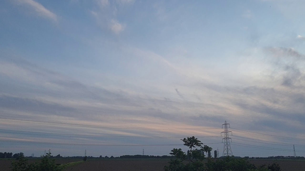 Warm front approaches - 2024hrs, 20th June 2020 - YouTube