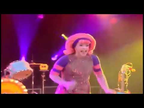 Tick Tock, Sung by The Doodlebops ~ {Concert Version} - YouTube