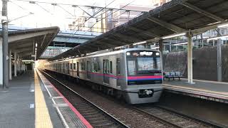 京成線ユーカリが丘駅を発車する京成3000形3032F編成