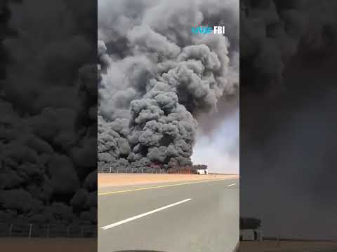 انقلاب ناقلة وقود واحتراقها على طريق سريع في حائل شاهد لحظة نجاة السائق بأعجوبة