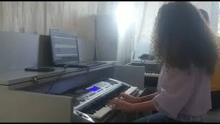 Soft Mozart Academy : Manar Mohtar playing hot cross buns screenshot 4