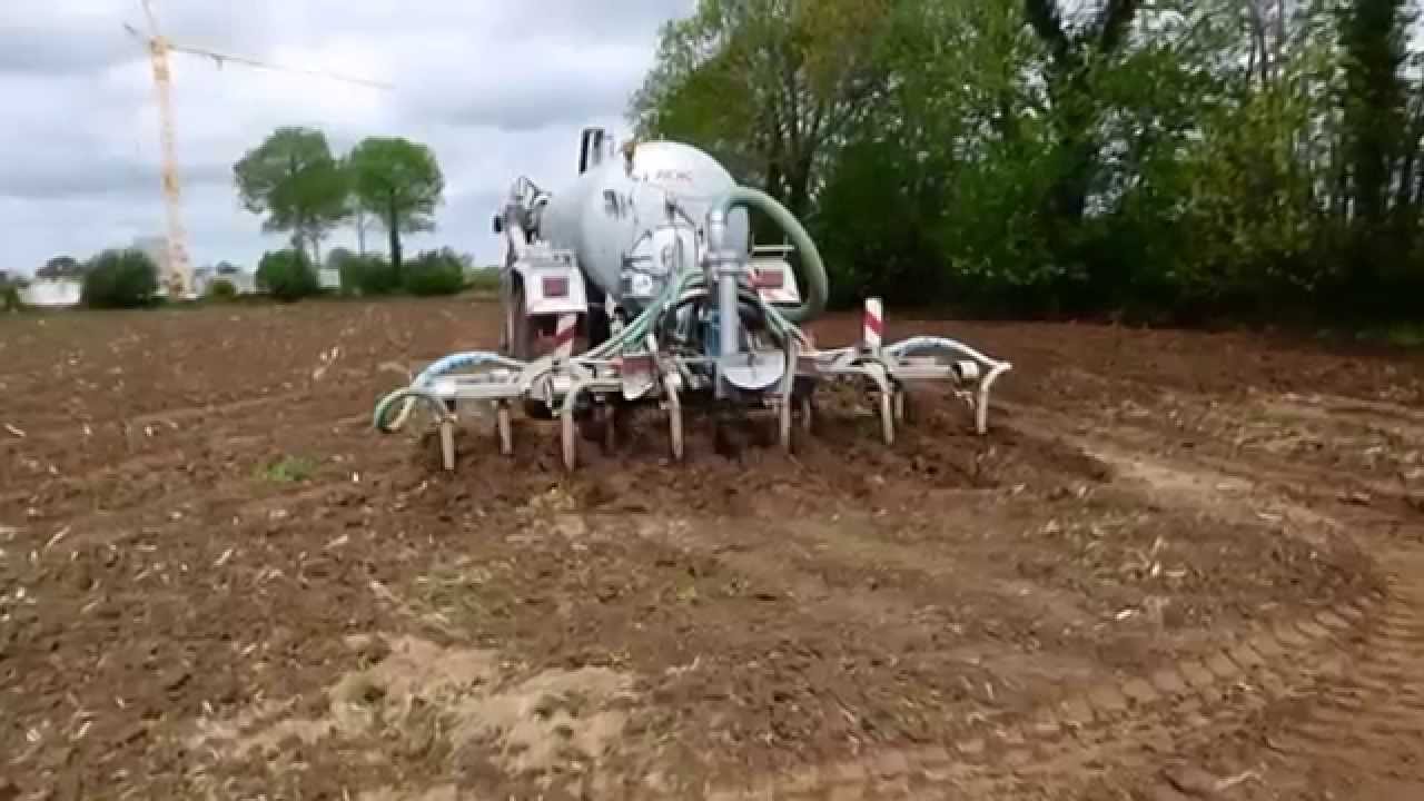 Épandage de lisier VALTRA et PICHON