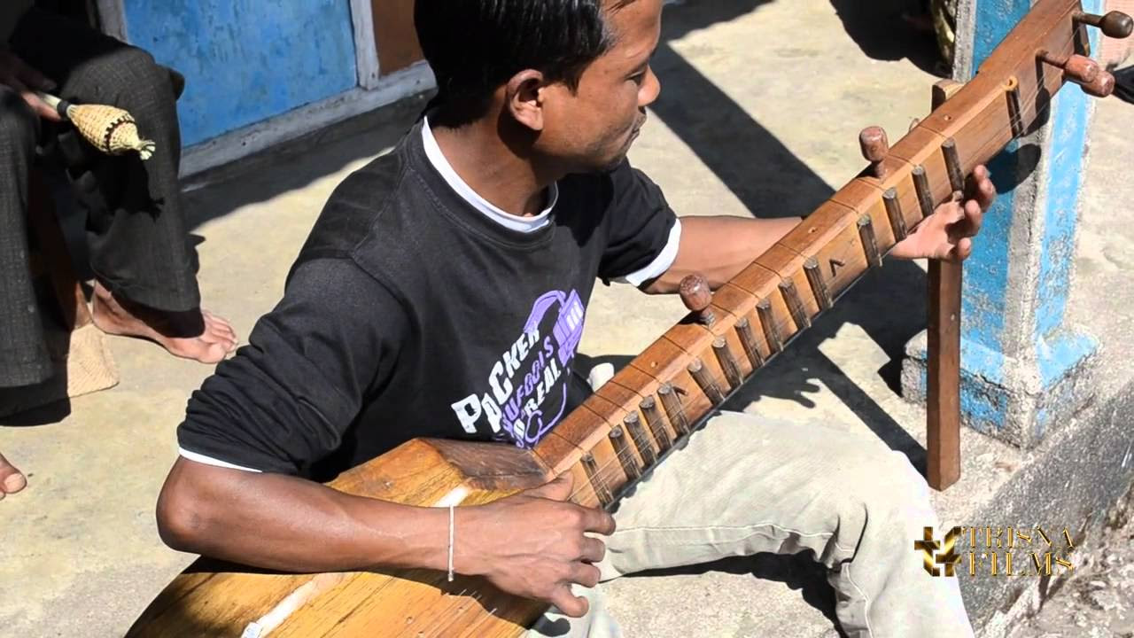 Khasi tribe guitare musical instrument in Meghalaya North East India